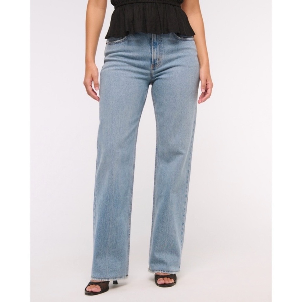 Abercrombie & Fitch Curve Love High Rise 90s Relaxed Jean in medium, size 23" - Picture 3 of 5
